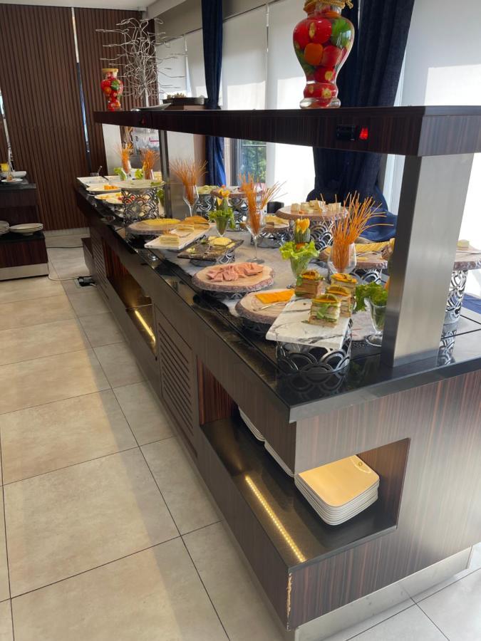 Souare Premium Hotel Конакри Экстерьер фото