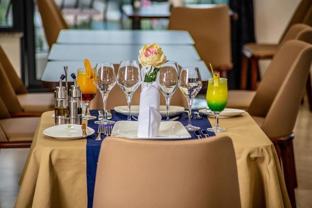 Souare Premium Hotel Конакри Экстерьер фото